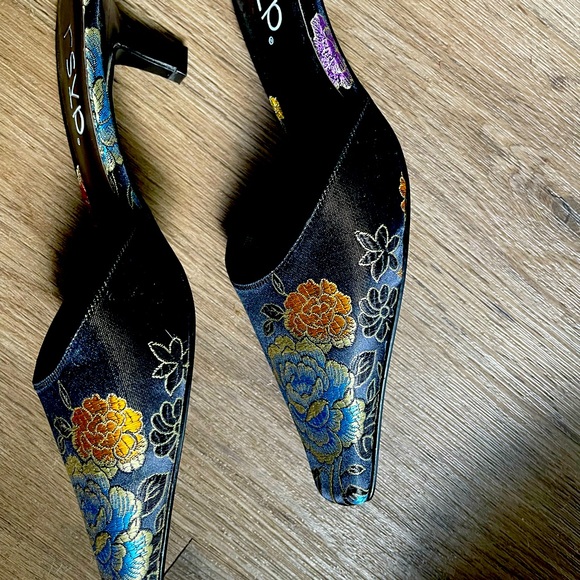 NEW RSVP Black Chinese Silk Heel w/box. 7.5M - Picture 7 of 9